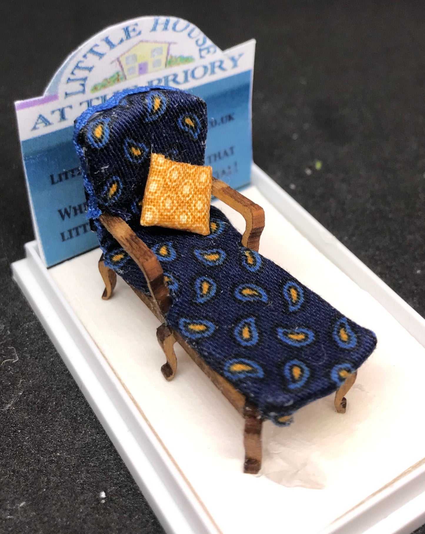 Dolls House 1/48th - chaise   -