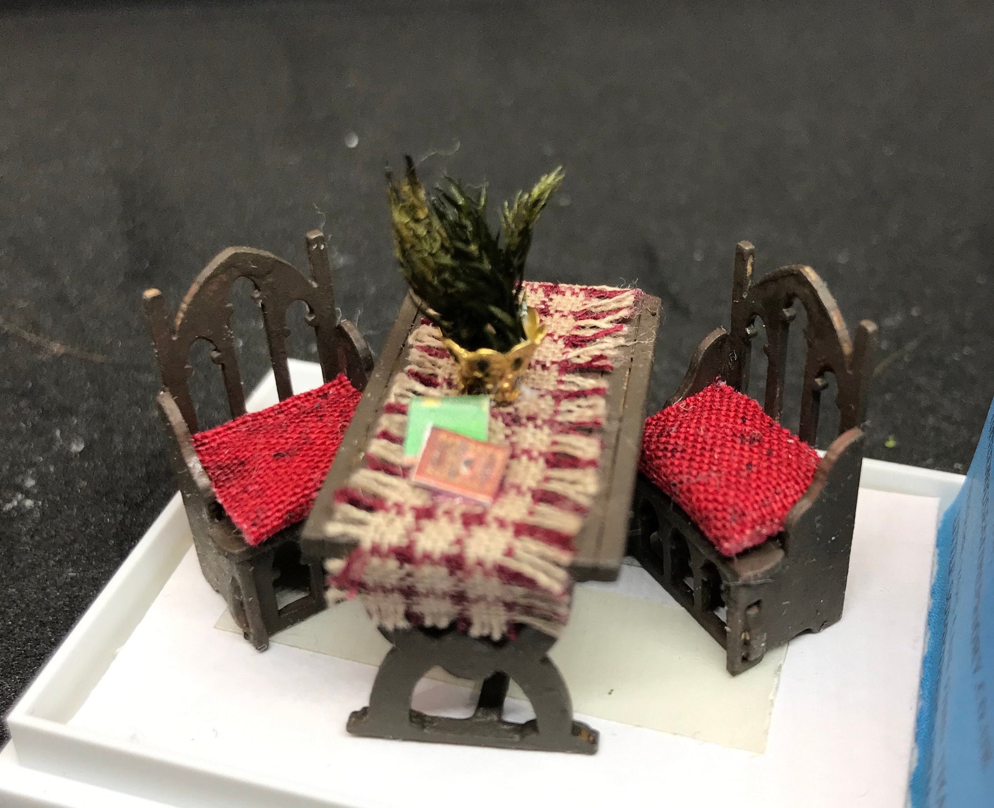 Dolls House 1/48th - tudor table & chairs  -