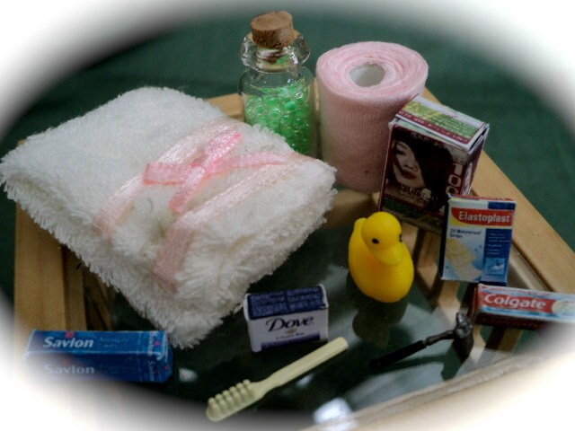 DOLLS HOUSE MINIATURES - 1/12th Mixed bathroom Accessories