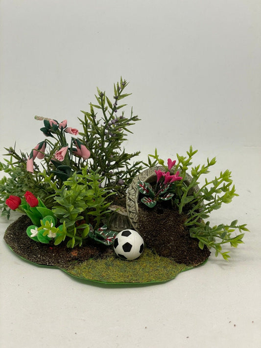 Dolls House Miniatures - Garden Scene - Broken Pot