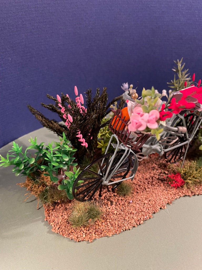 Dolls House Miniatures - Garden Scene - Bike