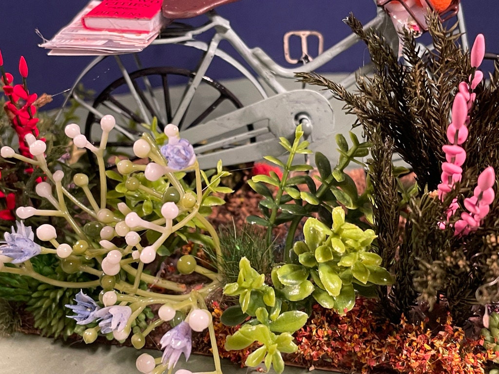Dolls House Miniatures - Garden Scene - Bike