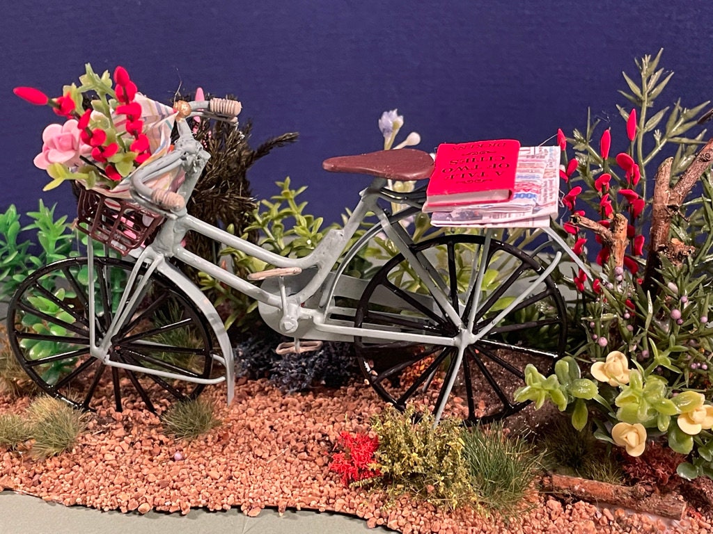 Dolls House Miniatures - Garden Scene - Bike