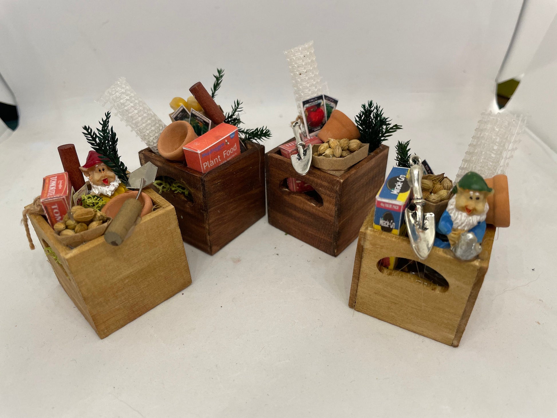 Dolls House Miniatures - Gardeners Box x1