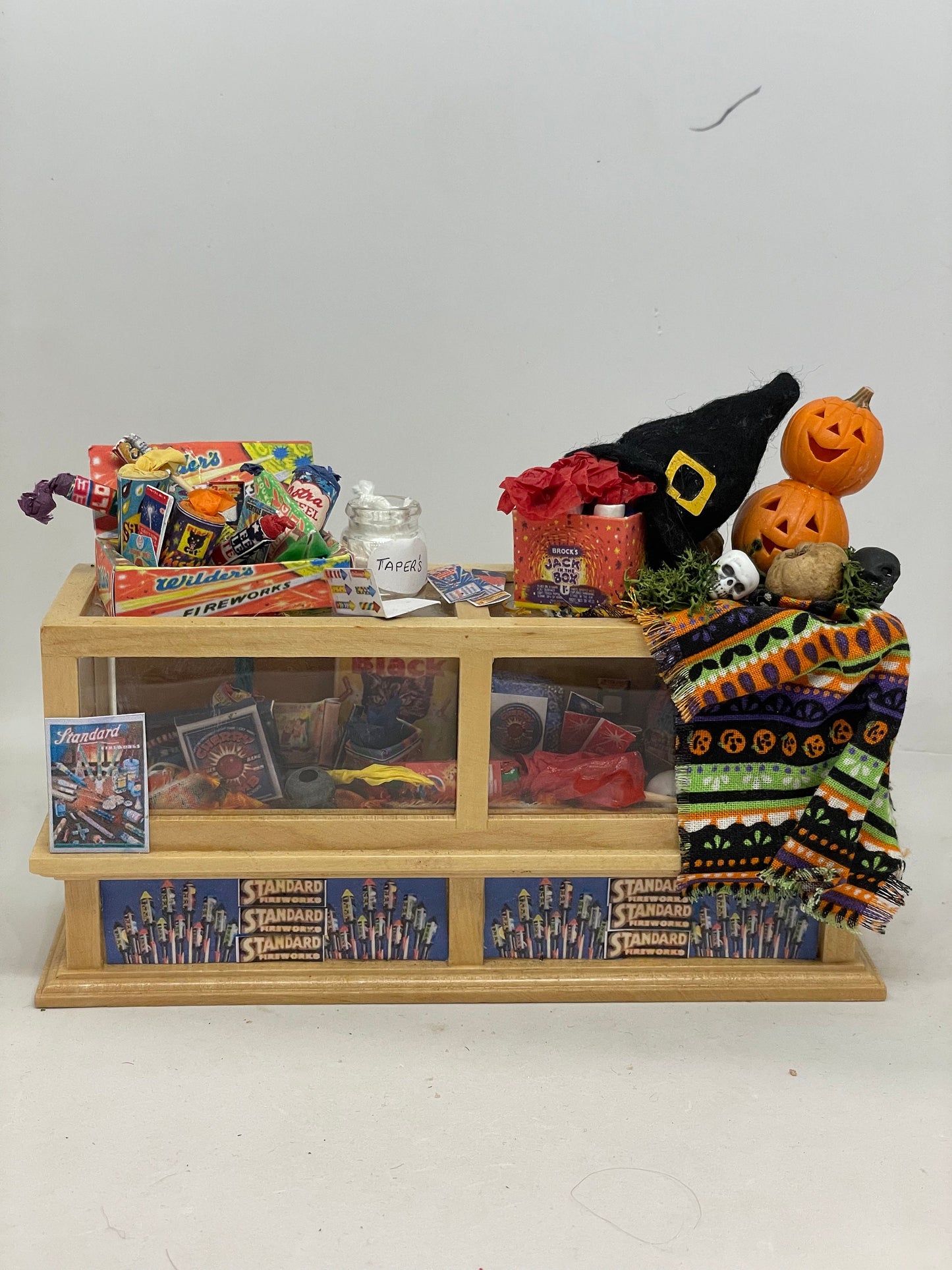 Dolls House Miniatures - 1/12th Fireworks / Halloween Counter