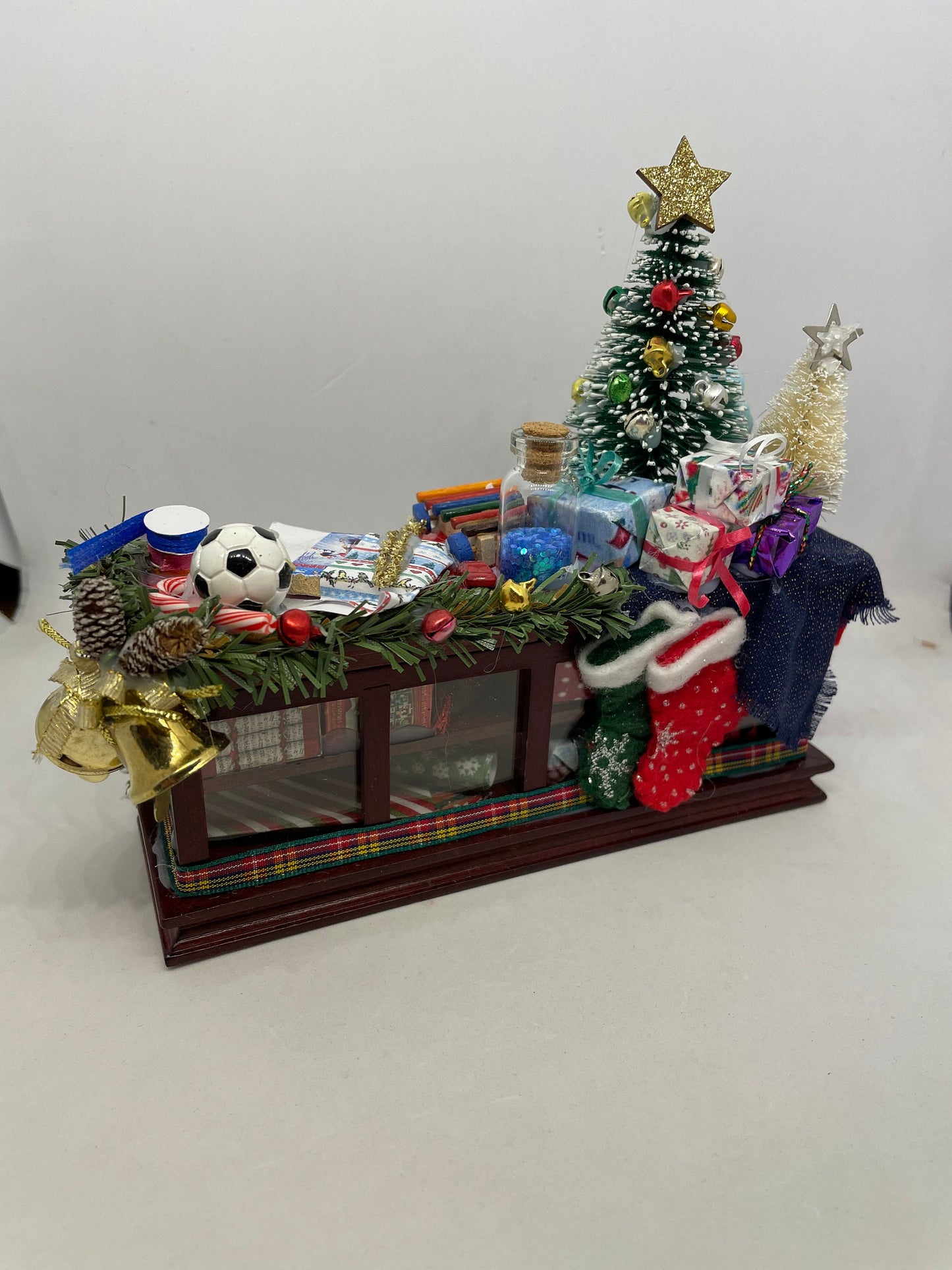 Dolls House Miniatures - 1/12th Christmas Counter