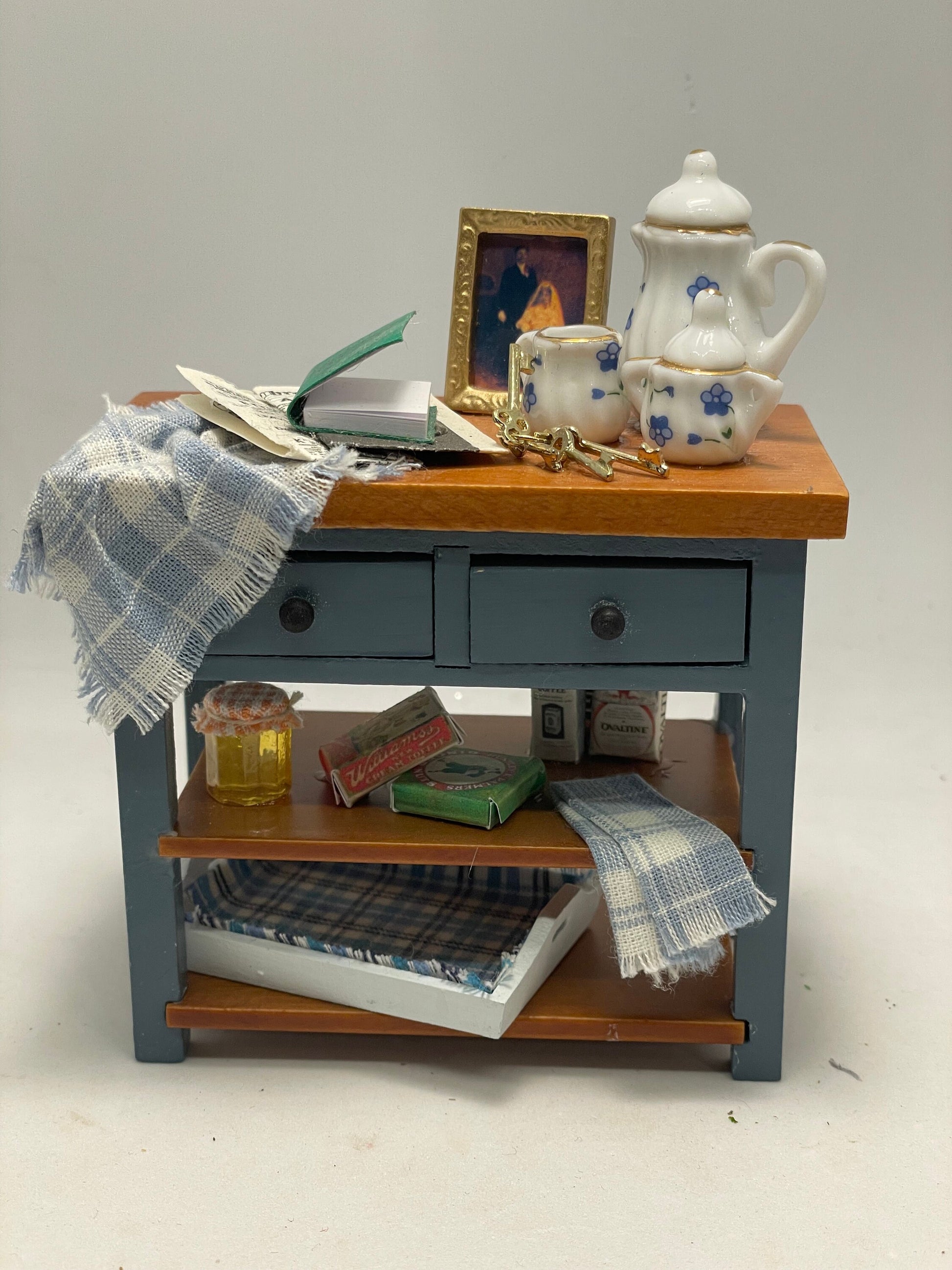 DOLLS HOUSE MINIATURES - 1/12th Kitchen Side Table x1 (various designs)