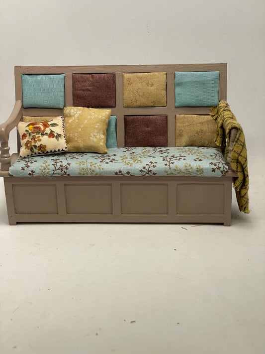 DOLLS HOUSE MINIATURES - 1/12th Settle