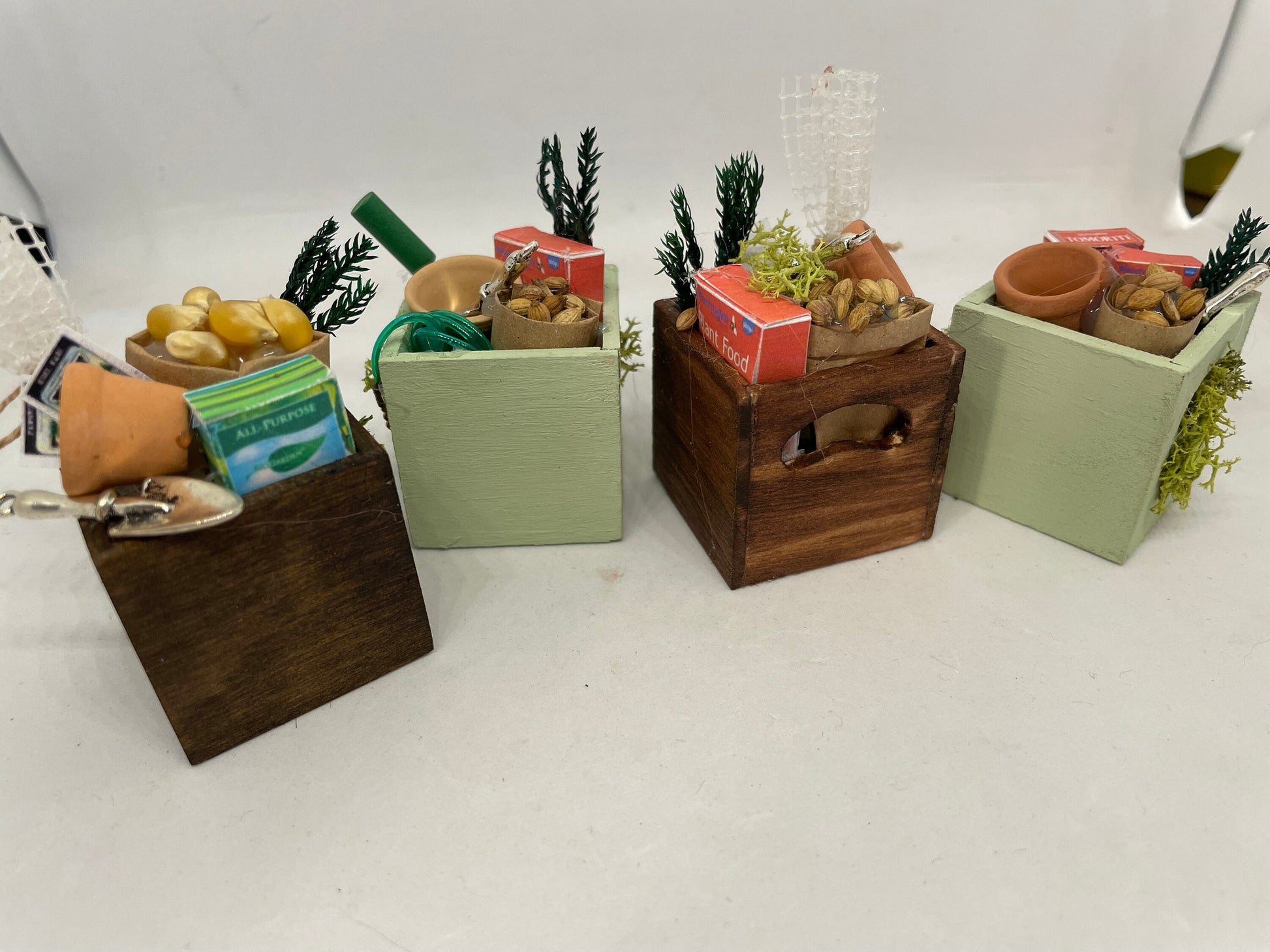 Dolls House Miniatures - Gardeners Box x1