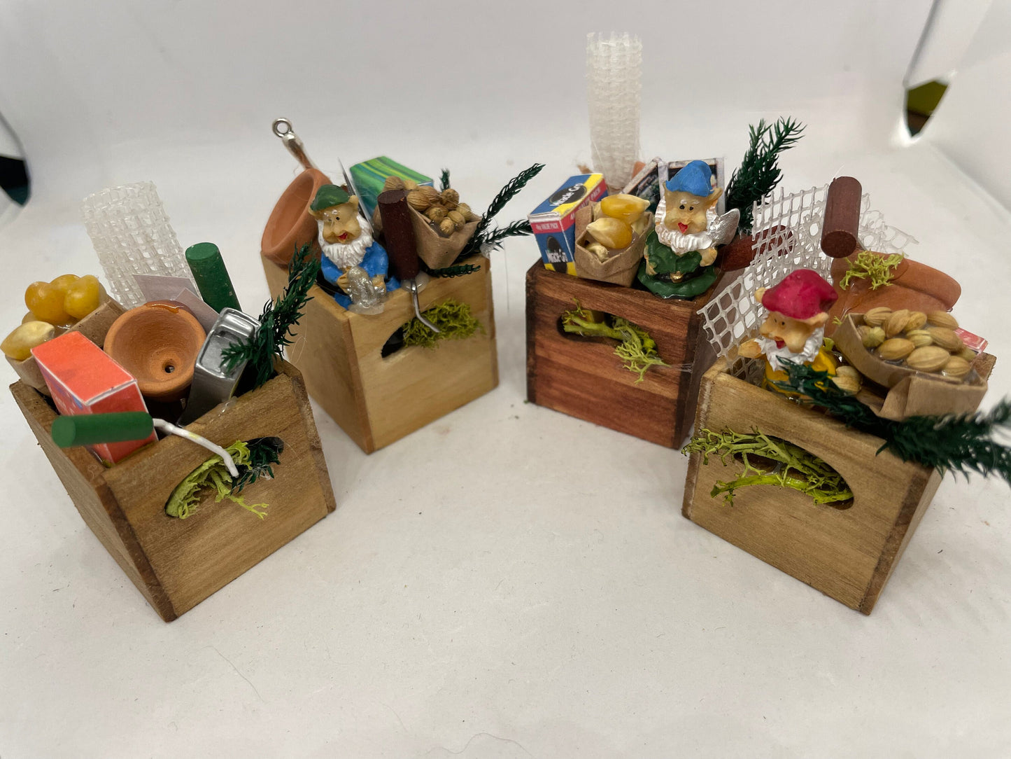 Dolls House Miniatures - Gardeners Box x1