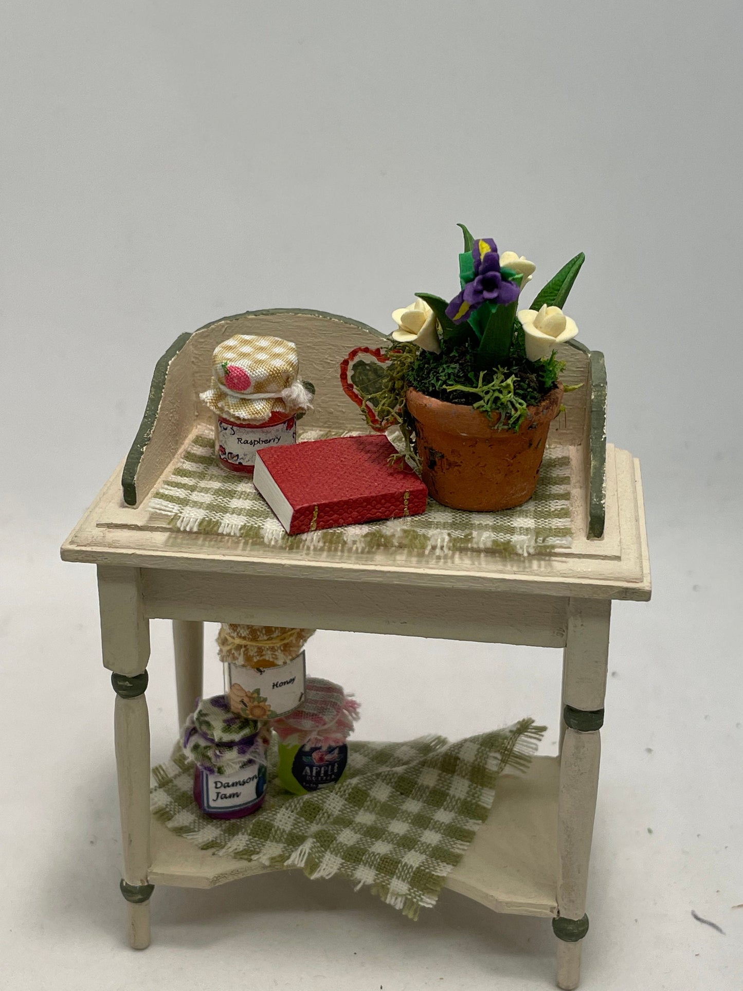 Dolls House Miniatures - Kitchen Washstand Beige with accessories