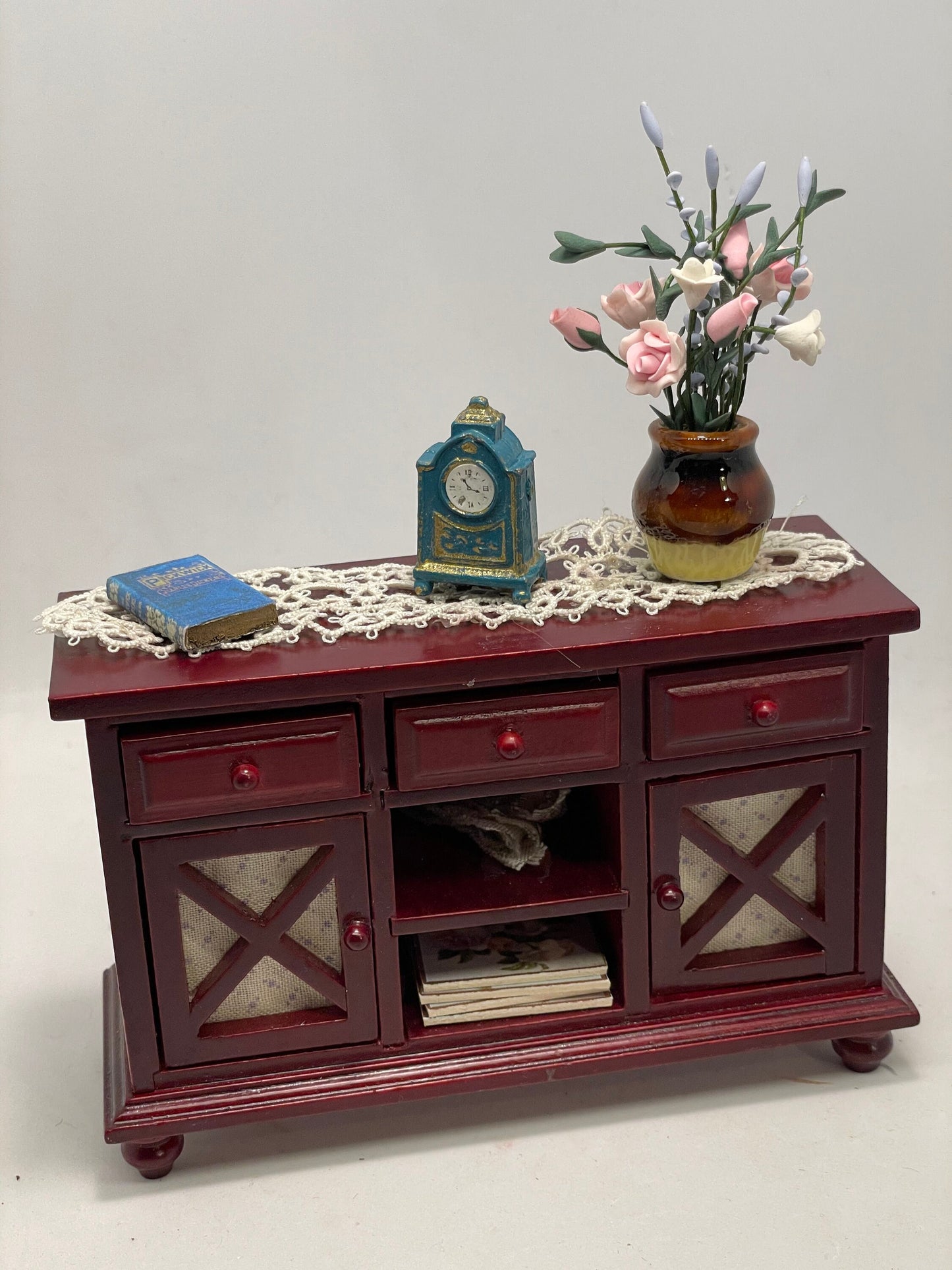 DOLLS HOUSE MINIATURES - 1/12th sideboard