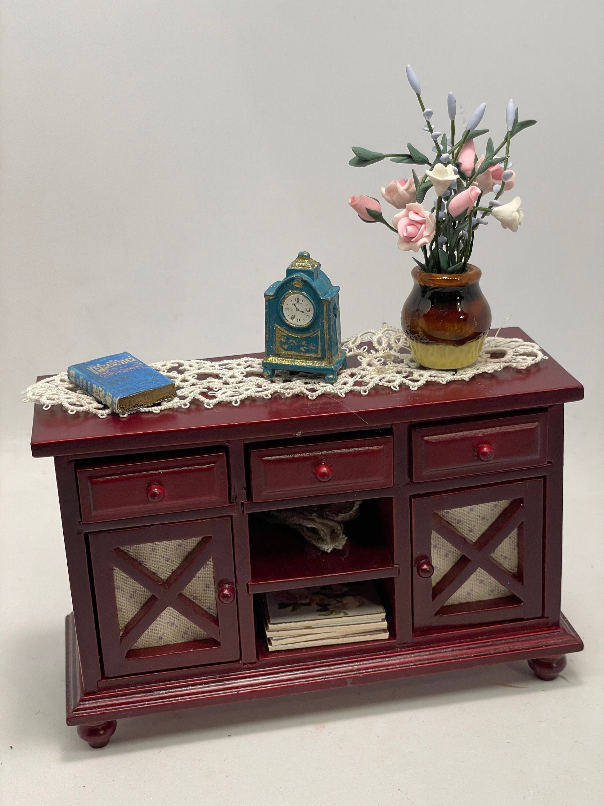 DOLLS HOUSE MINIATURES - 1/12th sideboard