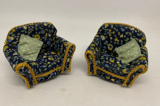 Dolls House Miniatures 1/24th / 1:24th / Half Inch Scale -  Pair of armchairs
