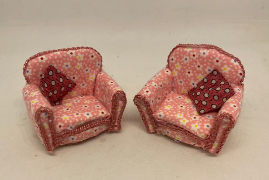 Dolls House Miniatures 1/24th / 1:24th / Half Inch Scale -  Pair of armchairs