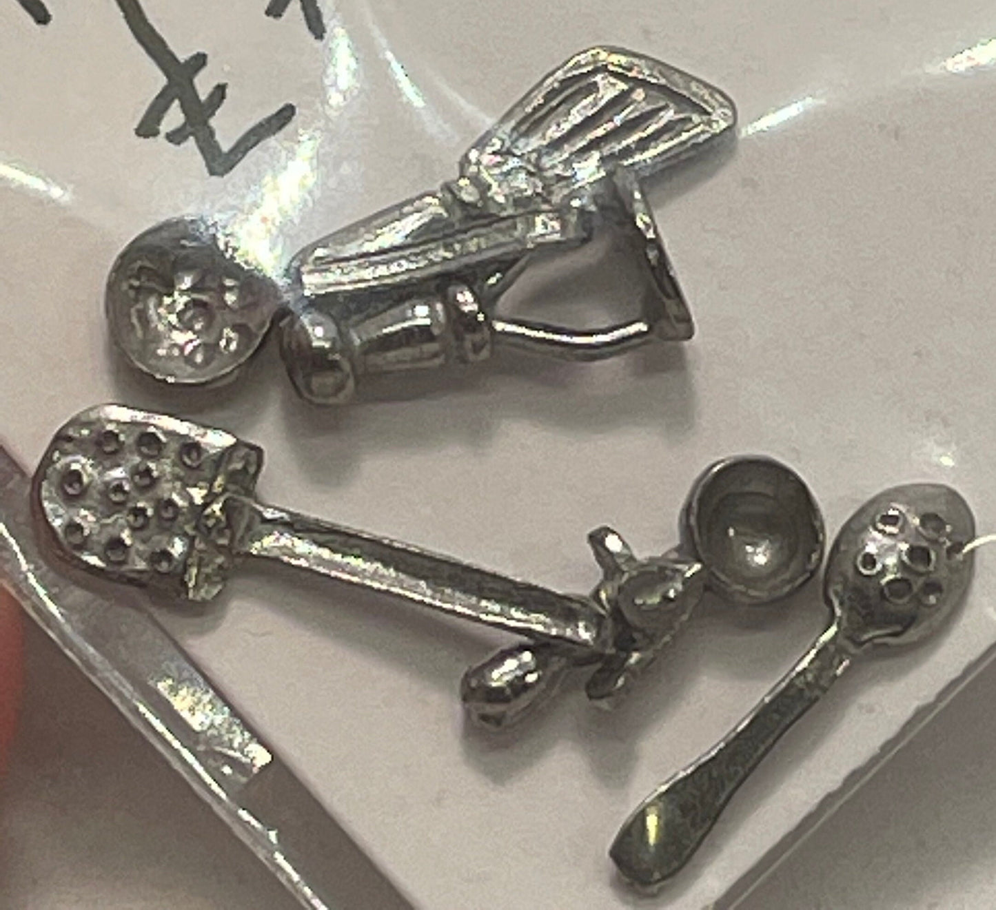 Dolls House Miniatures - 1/24th Utensils