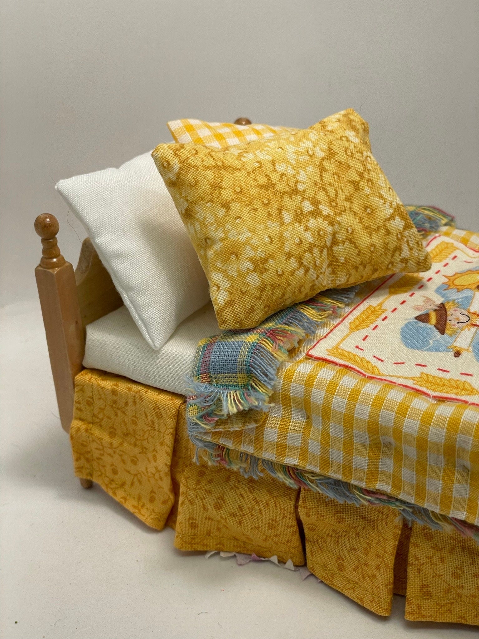 Dolls House Luxury Dressed Single Bed - Scarecrow