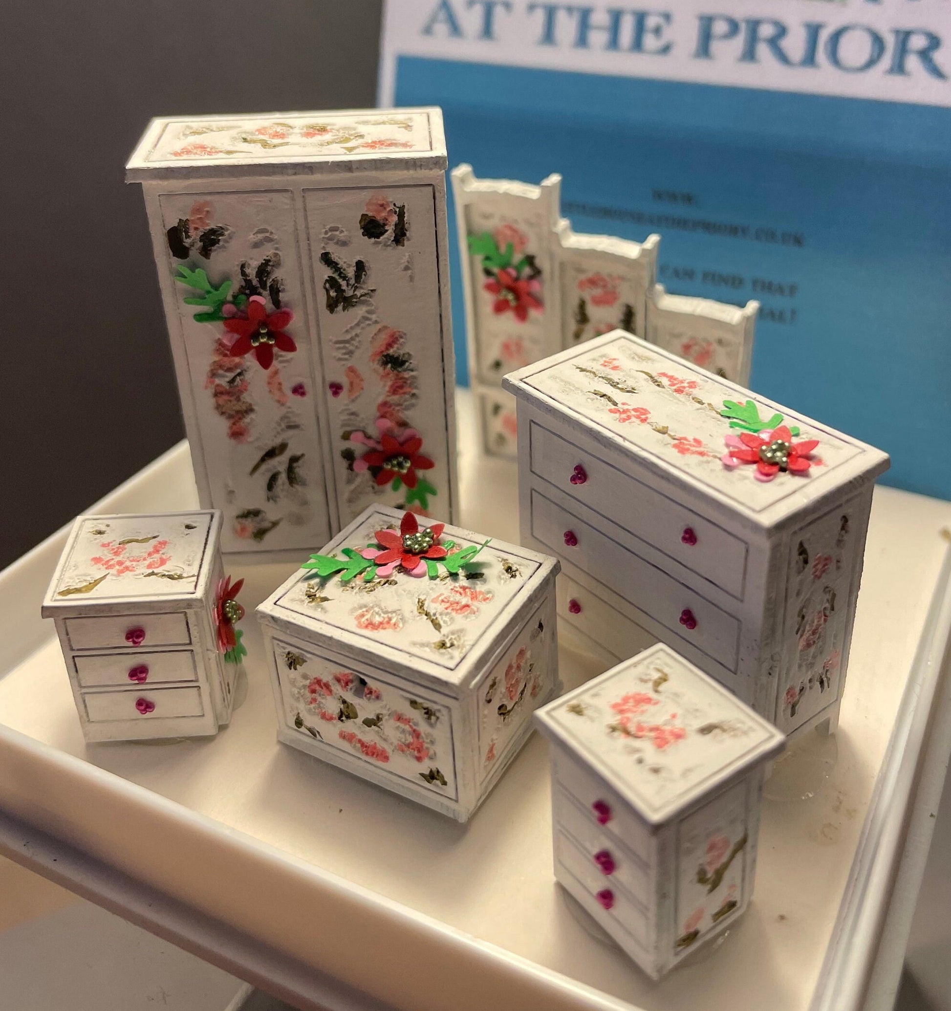 Dolls House  1/48th Bedroom Furniture