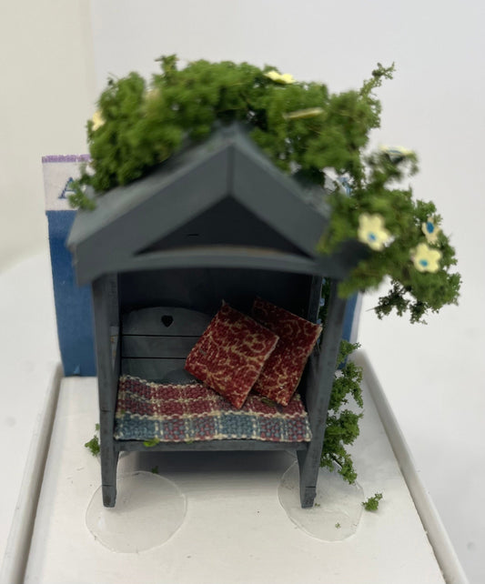 Dolls House Miniatures ( 1/48th - 1:48th - 1/4" - Quarter Inch Scale )   Garden Seat