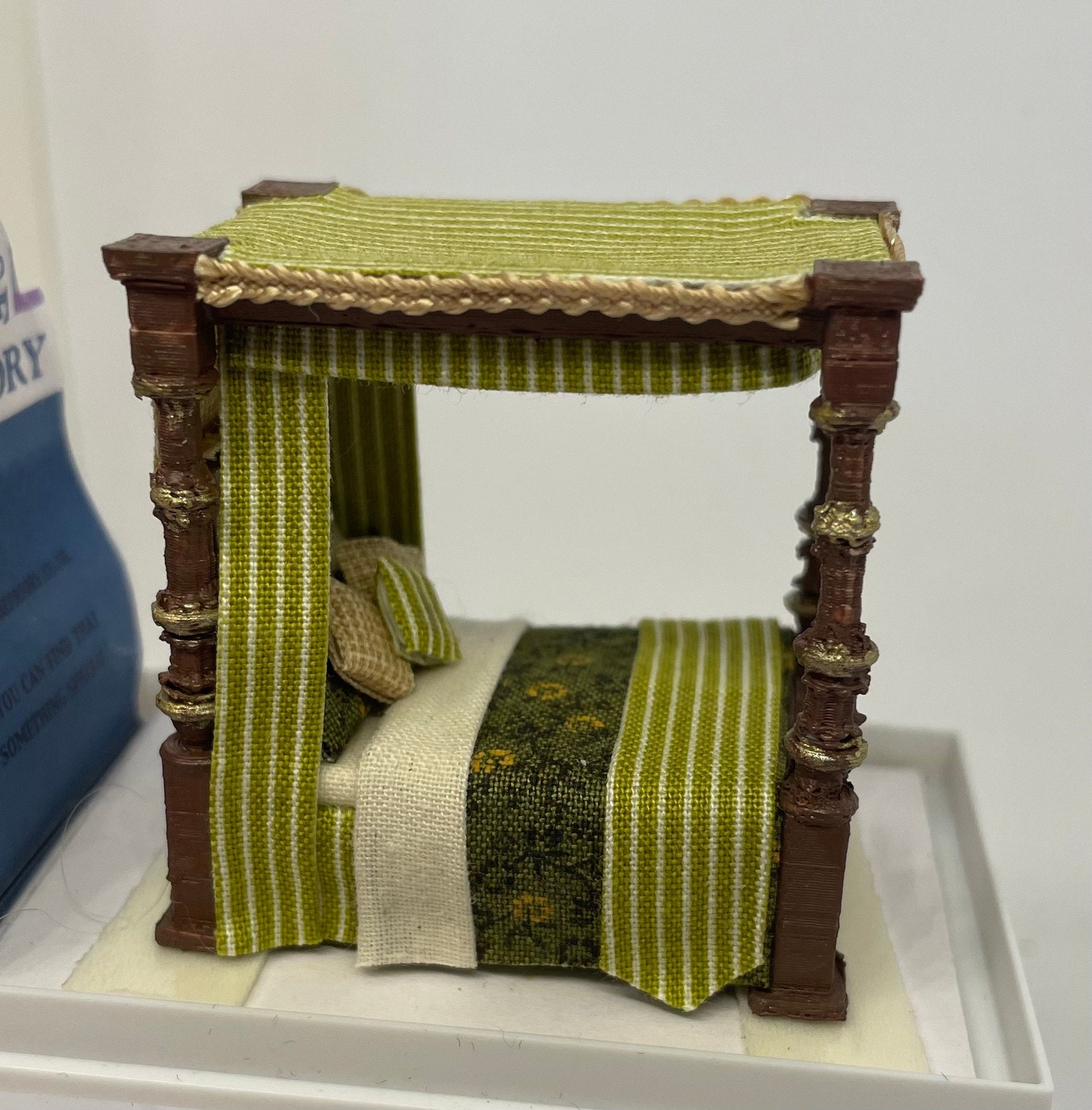 Dolls House Miniatures ( 1/48th - 1:48 - 1/4" - Quarter Inch Scale )  - Handmade four poster bed