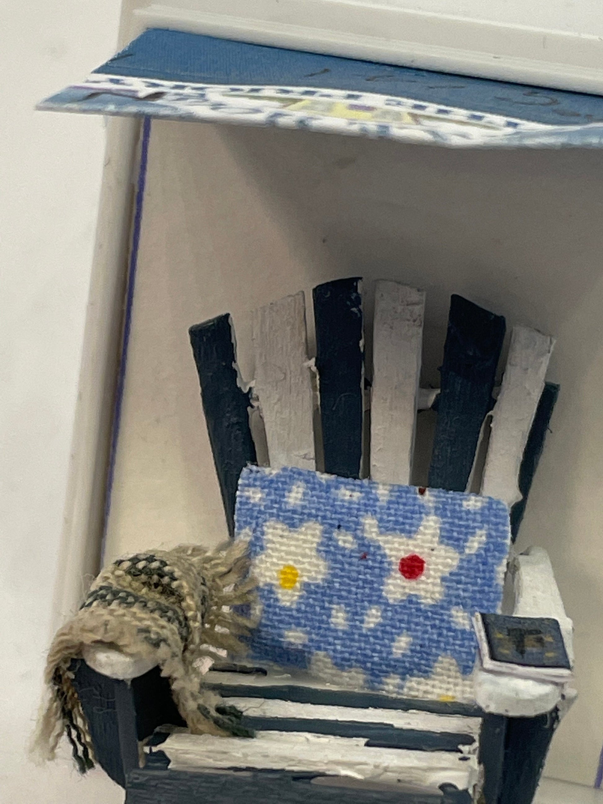 Dolls House Miniatures ( 1/48th - 1:48th - 1/4" - Quarter Inch Scale )   Beach Chair