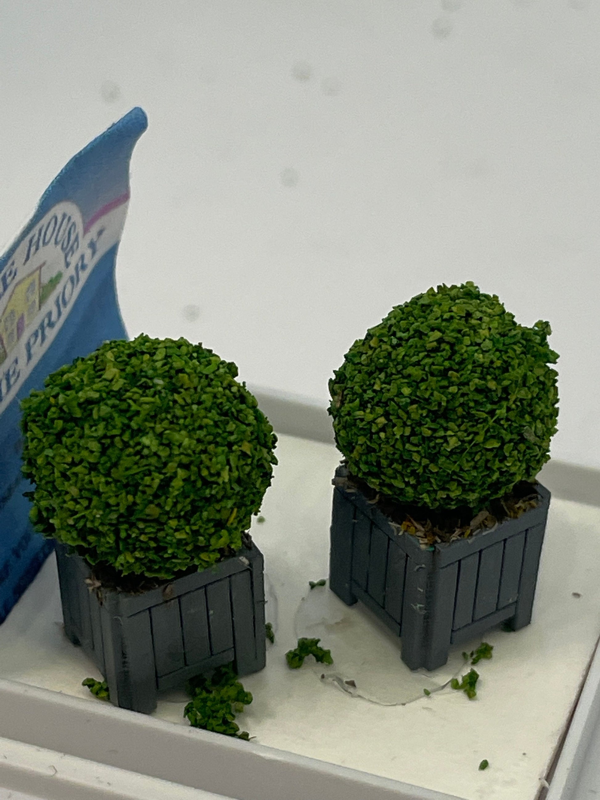 Dolls House  1/48th Topiary box balls in planter