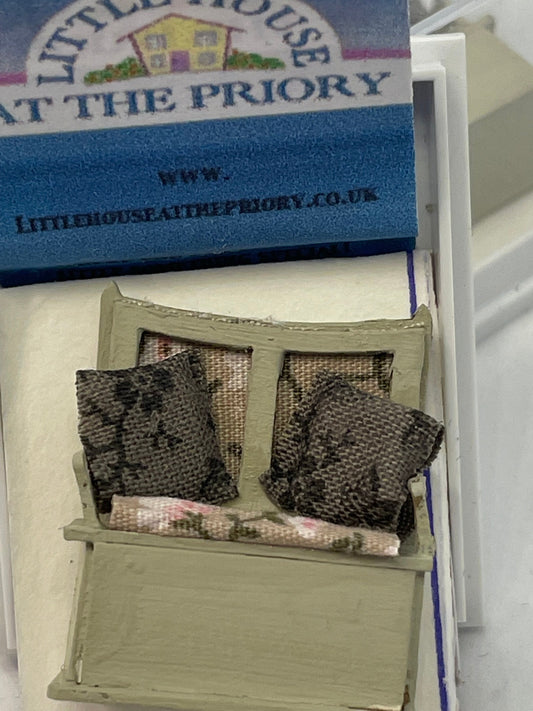 Dolls House 1/48th - Settle