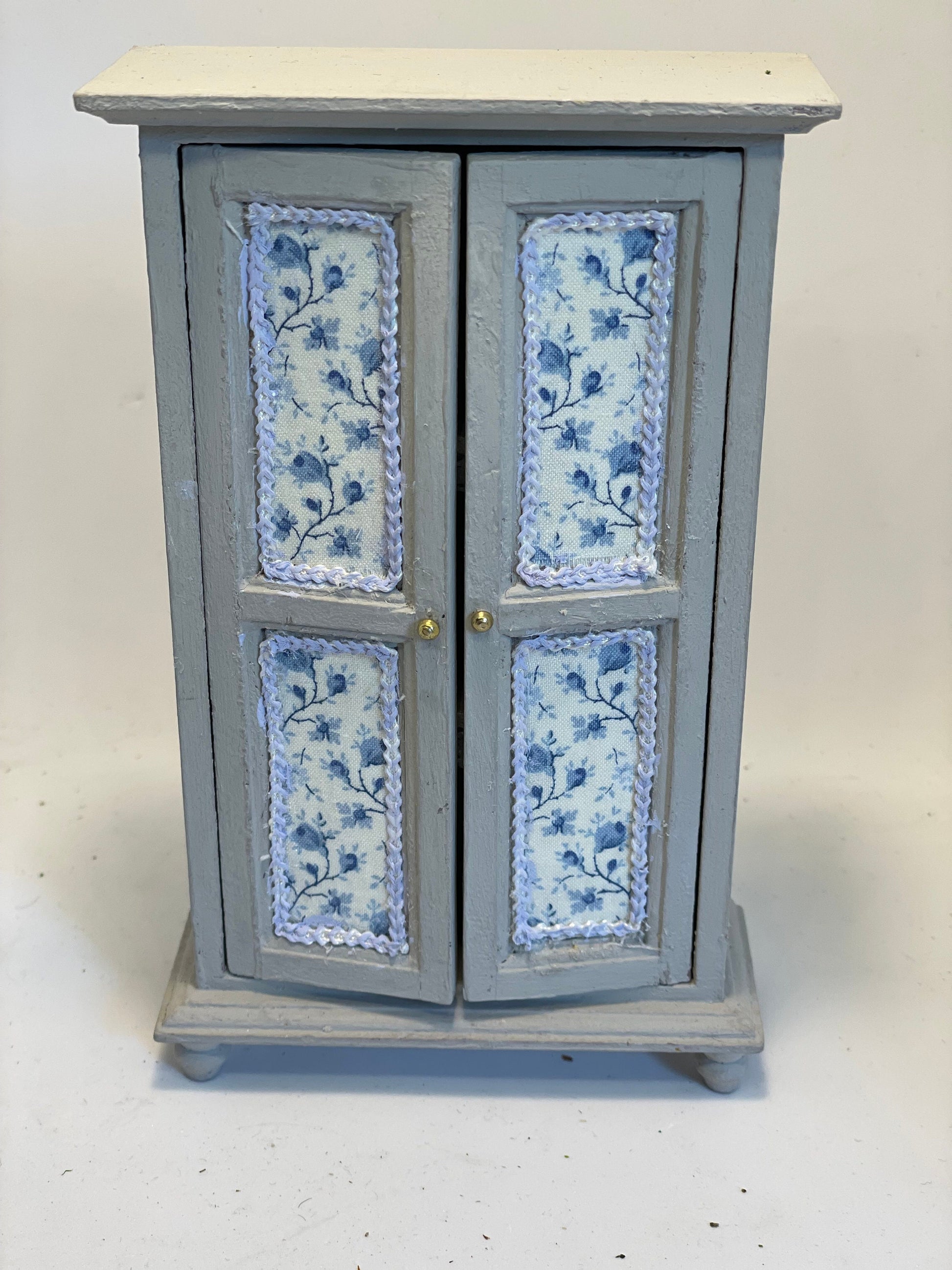 Dolls House Miniatures - 1/12th Grey & Blue Wardrobe