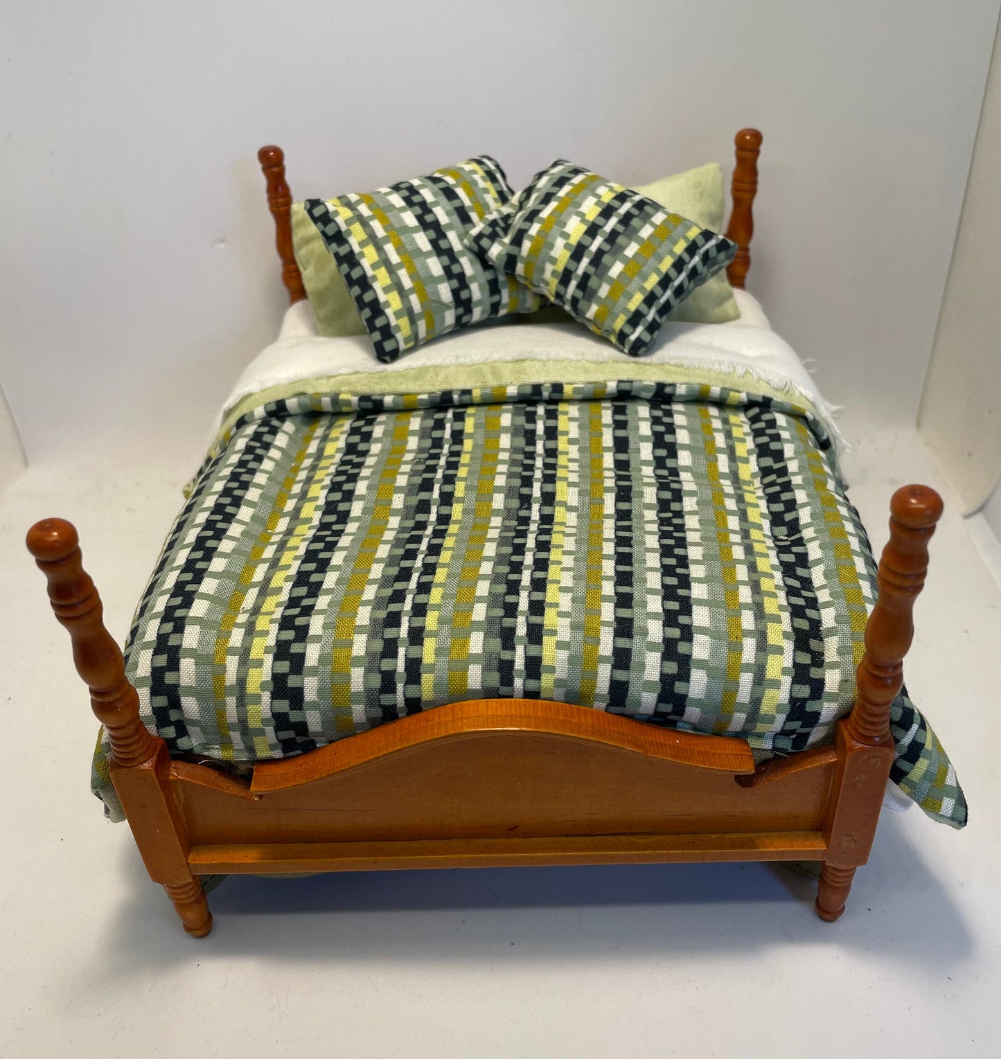 Dolls House Dressed 1/12th Double Bed - Jamie