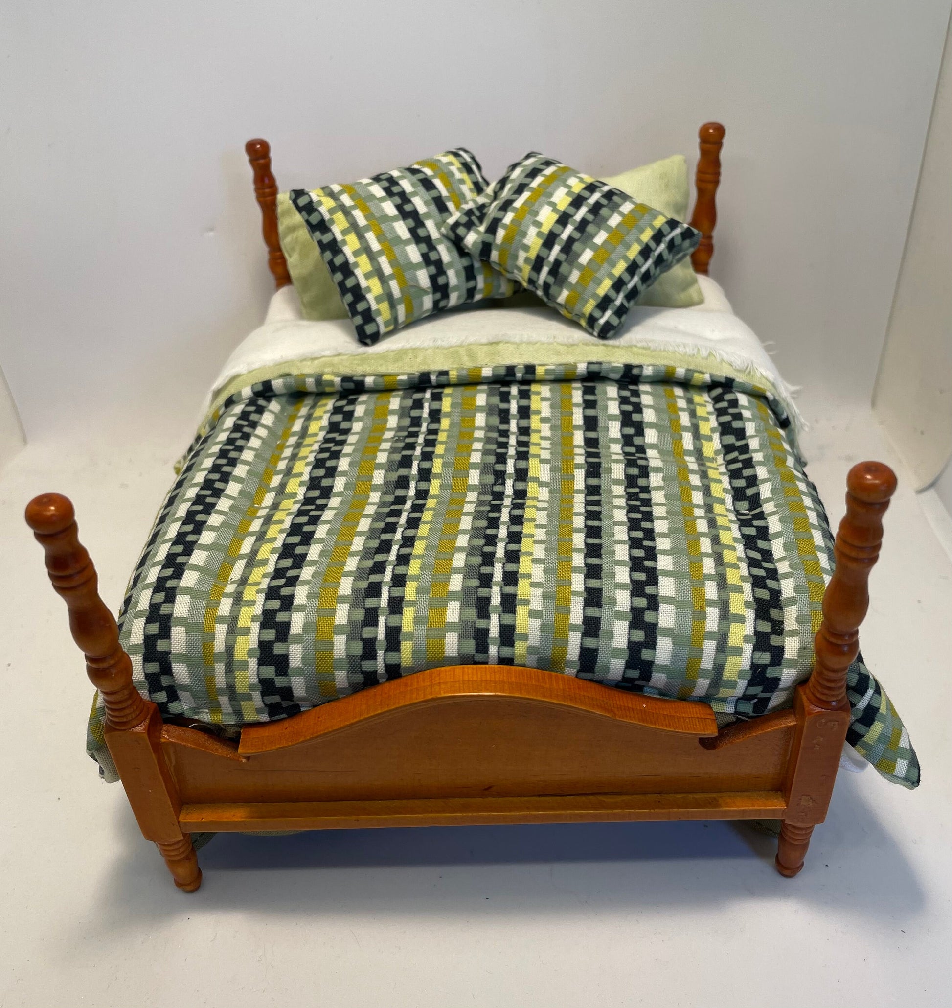 Dolls House Dressed 1/12th Double Bed - Jamie