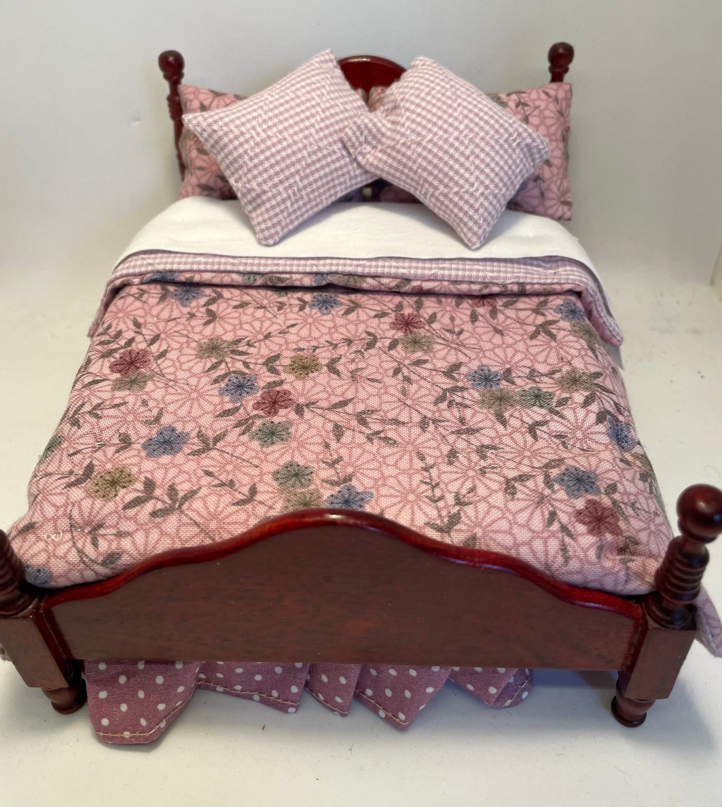 Dolls House Dressed 1/12th Double Bed - Beth