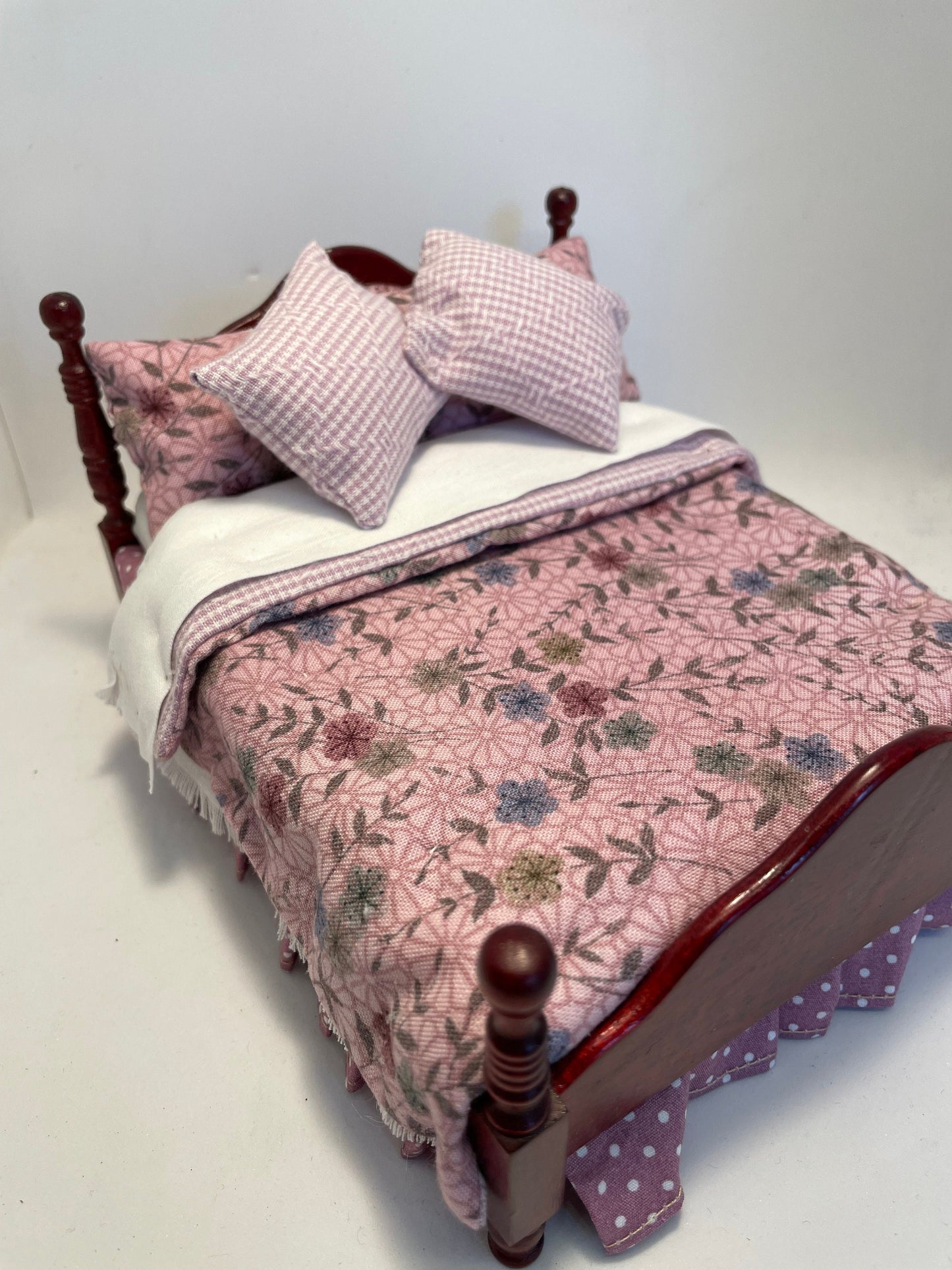 Dolls House Dressed 1/12th Double Bed - Beth