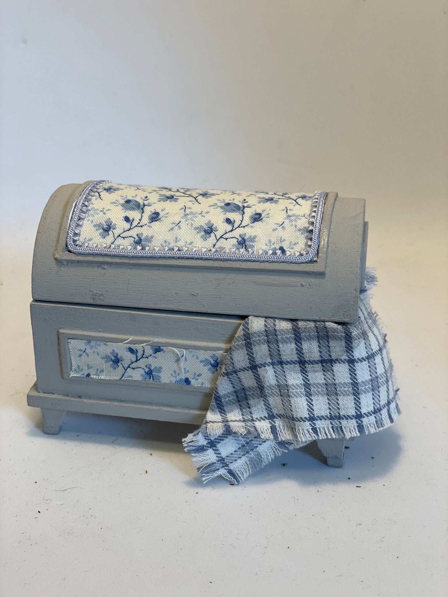 Dolls House Miniatures - 1/12th Blanket Box