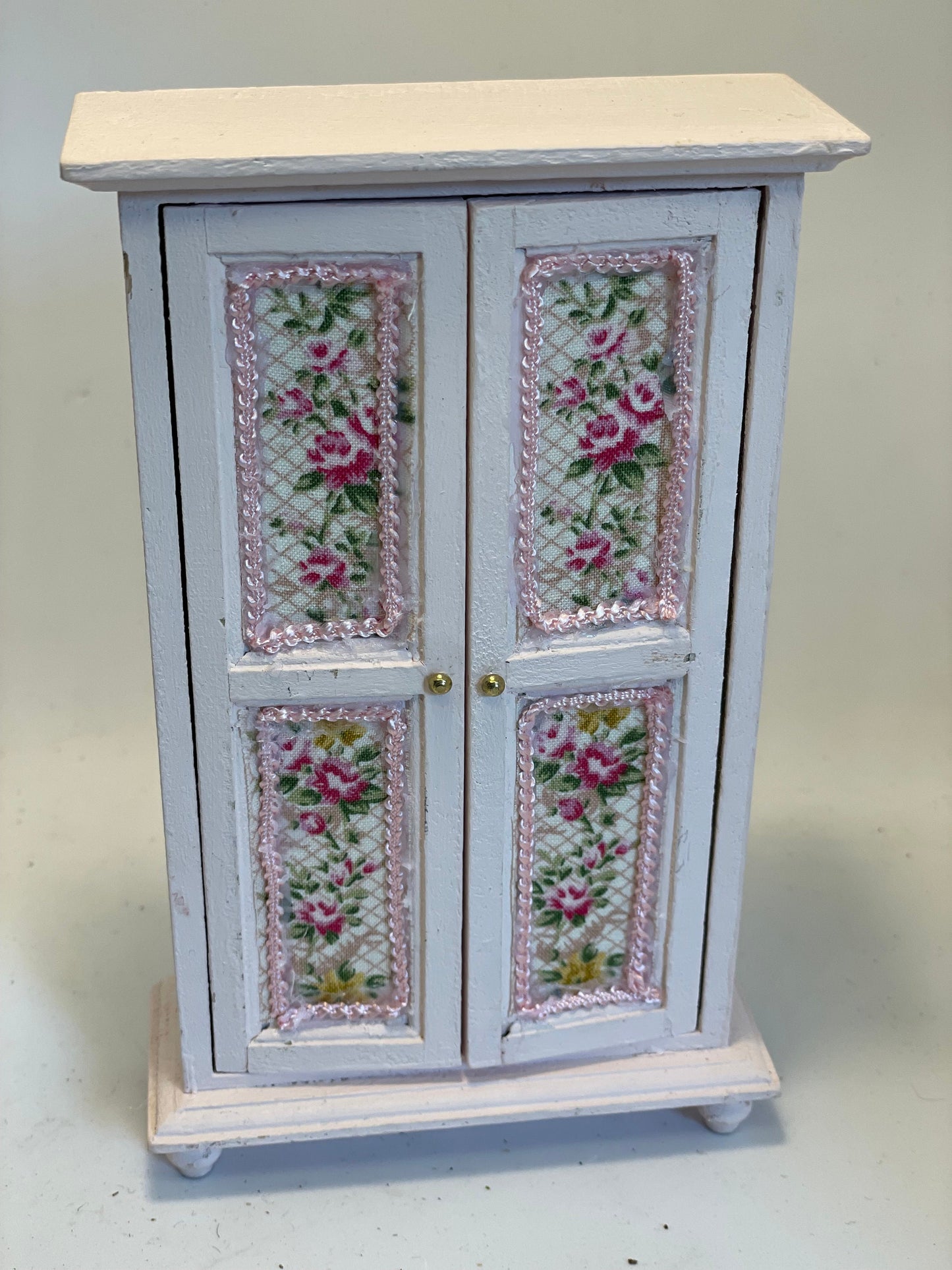 Dolls House Miniatures - 1/12th pink Wardrobe