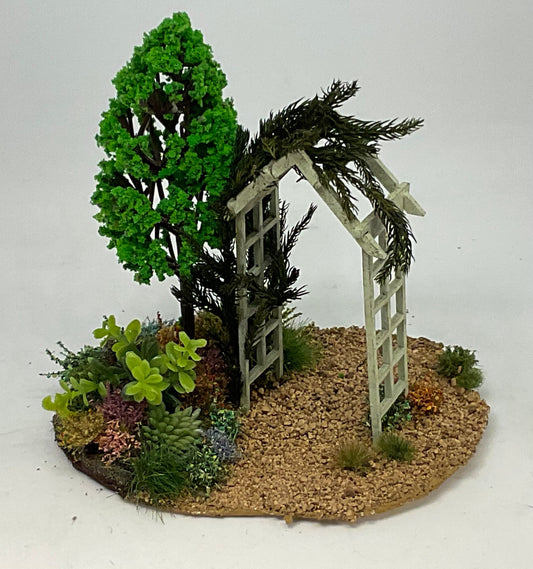 Dolls House Miniatures - 1/24th / 1:24th / Half Inch Scale Archway Garden Scene
