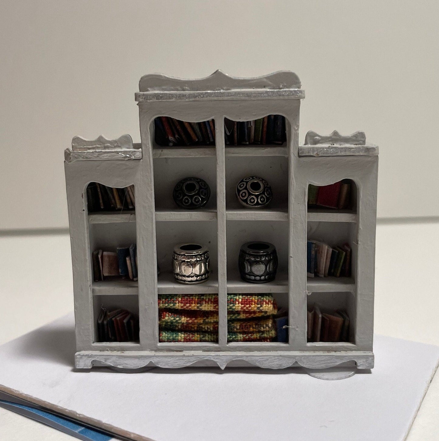 Dolls House 1/48th - Long Bookcase - Light Grey