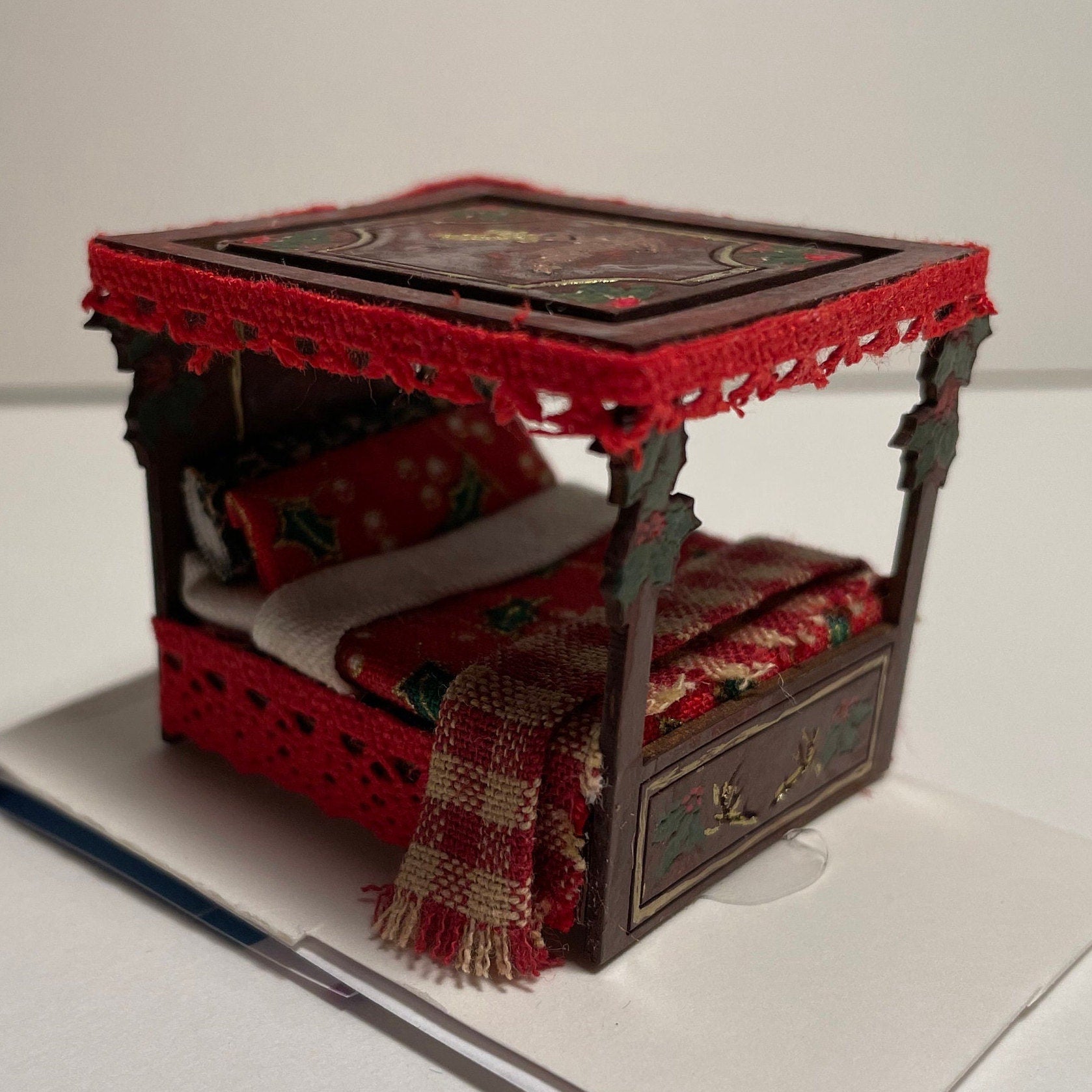 Dolls House Miniatures ( 1/48th - 1:48 - 1/4" - Quarter Inch Scale )  - 4 Poster Bed - Noel (CHRISTMAS RANGE)