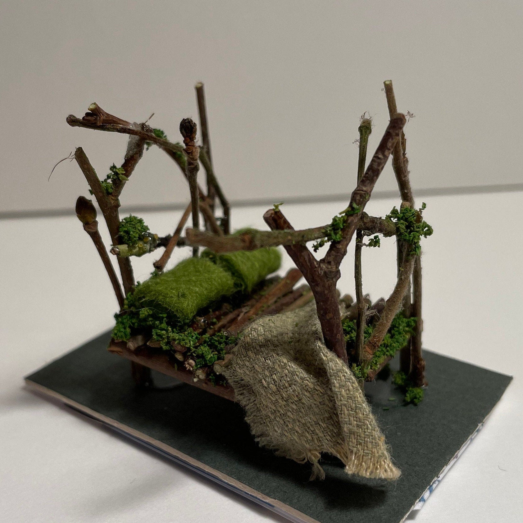 Dolls House Miniatures ( 1/48th - 1:48 - 1/4" - Quarter Inch Scale )  - Double Bed - Woodland