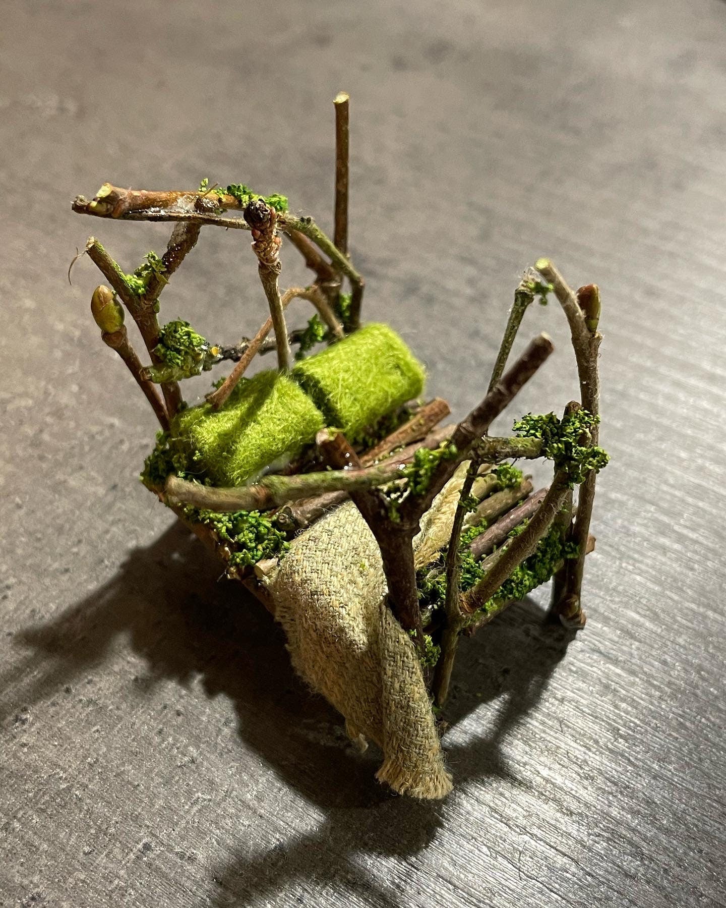 Dolls House Miniatures ( 1/48th - 1:48 - 1/4" - Quarter Inch Scale )  - Double Bed - Woodland