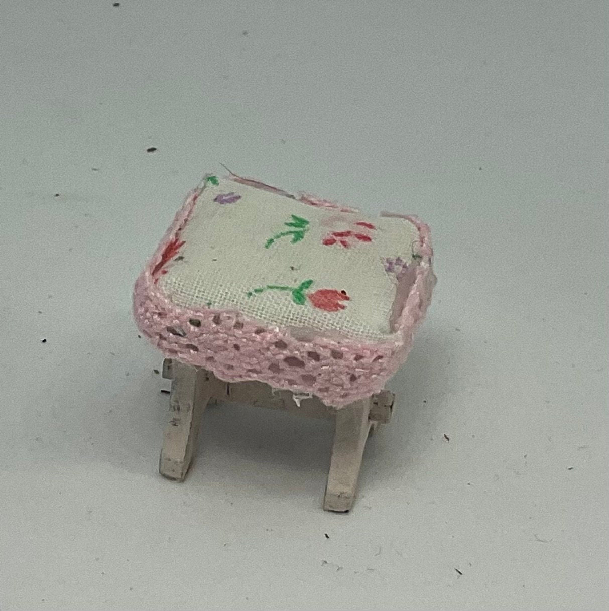 Dolls House Miniatures - 1/24th/ 1:24th / Half Inch Scale Stool