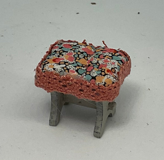 Dolls House Miniatures - 1/24th/ 1:24th / Half Inch Scale Stool
