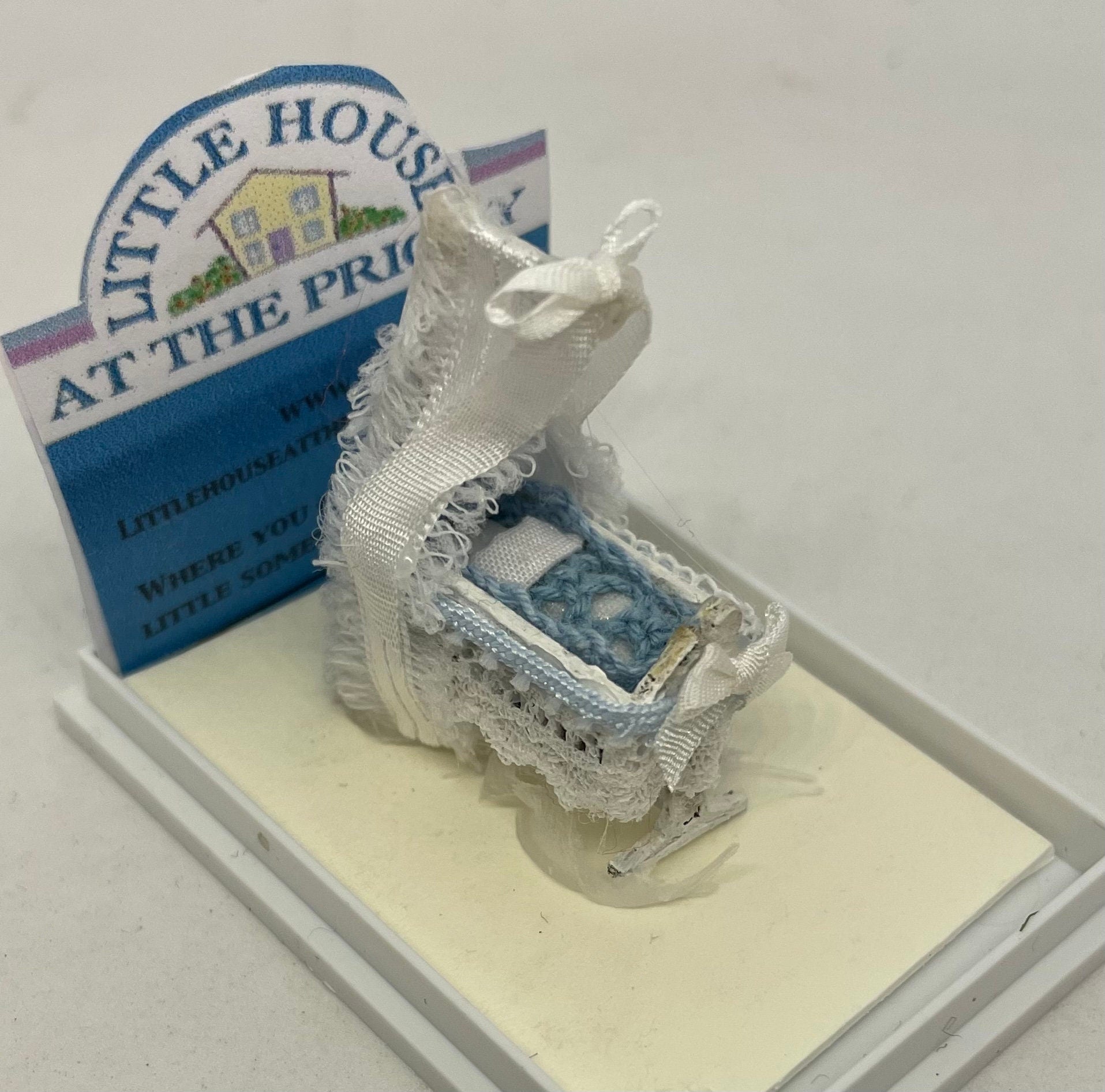 Dolls House 1/48th - Swinging Cradle - BLUE