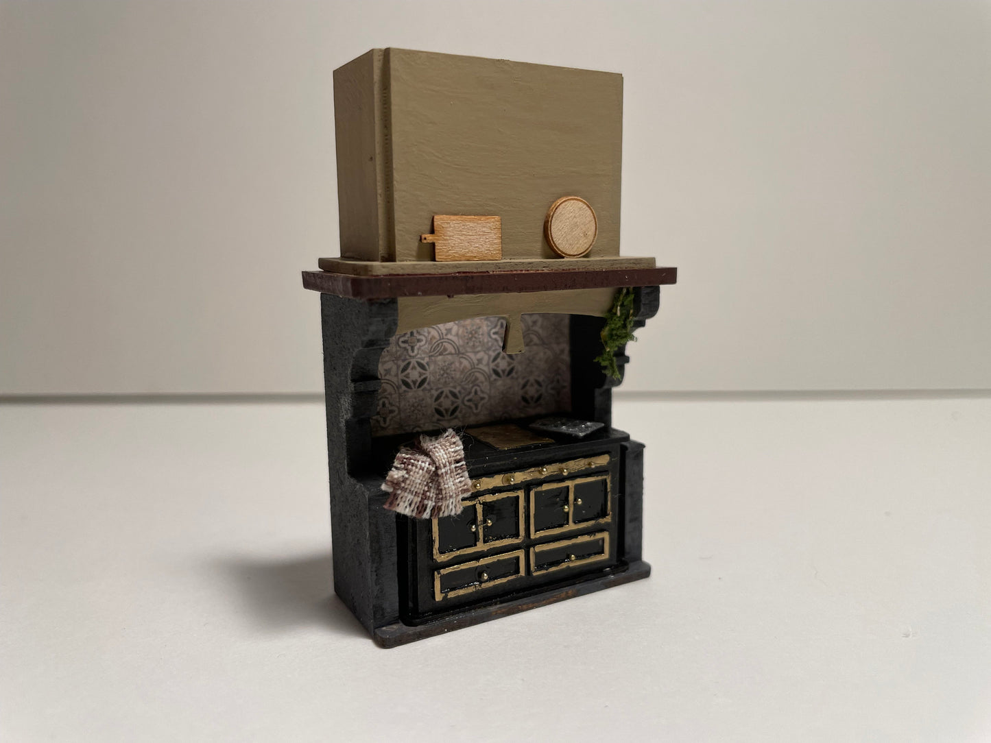 Dolls House 1/48th - Aga - Grey and Black