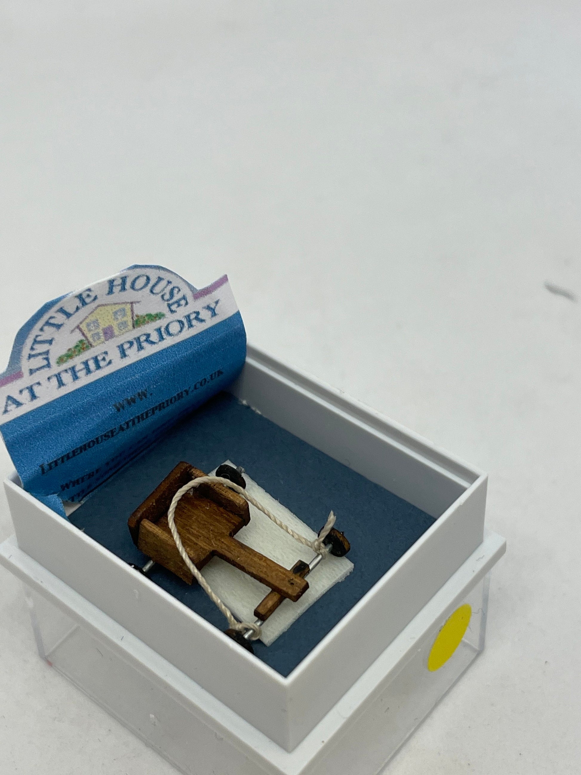 Dolls House Miniatures ( 1/48th - 1:48th - 1/4" - Quarter Inch Scale )Luxury Dressed  go cart