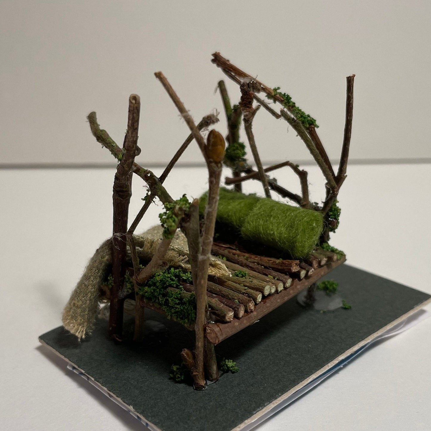 Dolls House Miniatures ( 1/48th - 1:48 - 1/4" - Quarter Inch Scale )  - Double Bed - Woodland