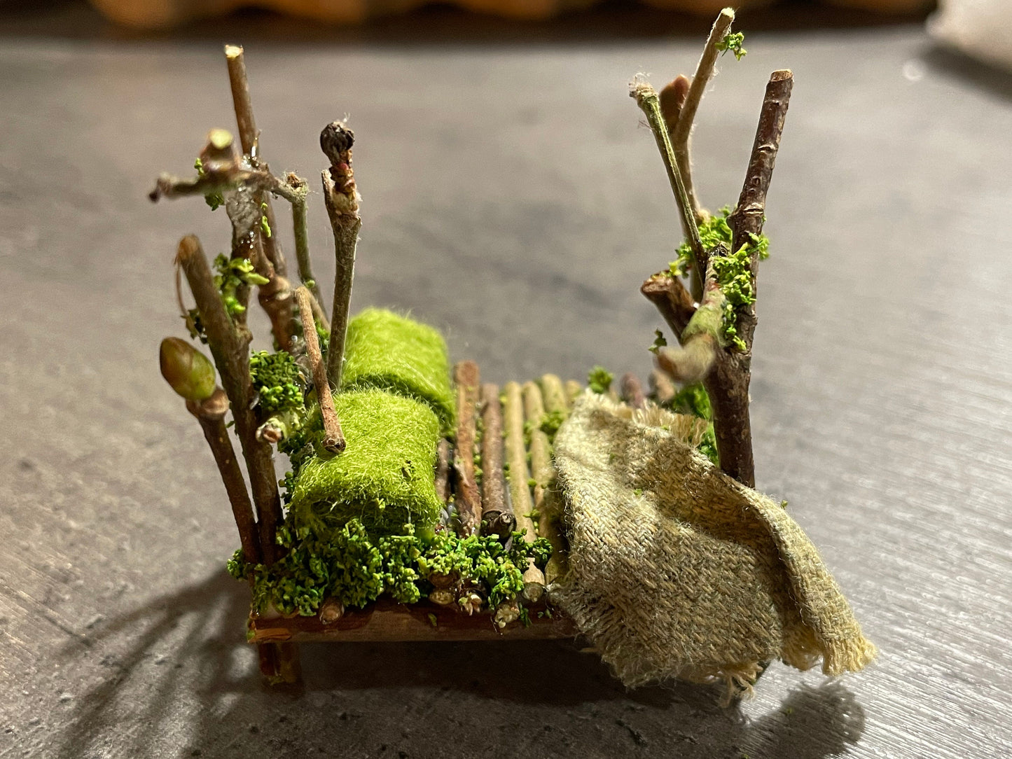 Dolls House Miniatures ( 1/48th - 1:48 - 1/4" - Quarter Inch Scale )  - Double Bed - Woodland