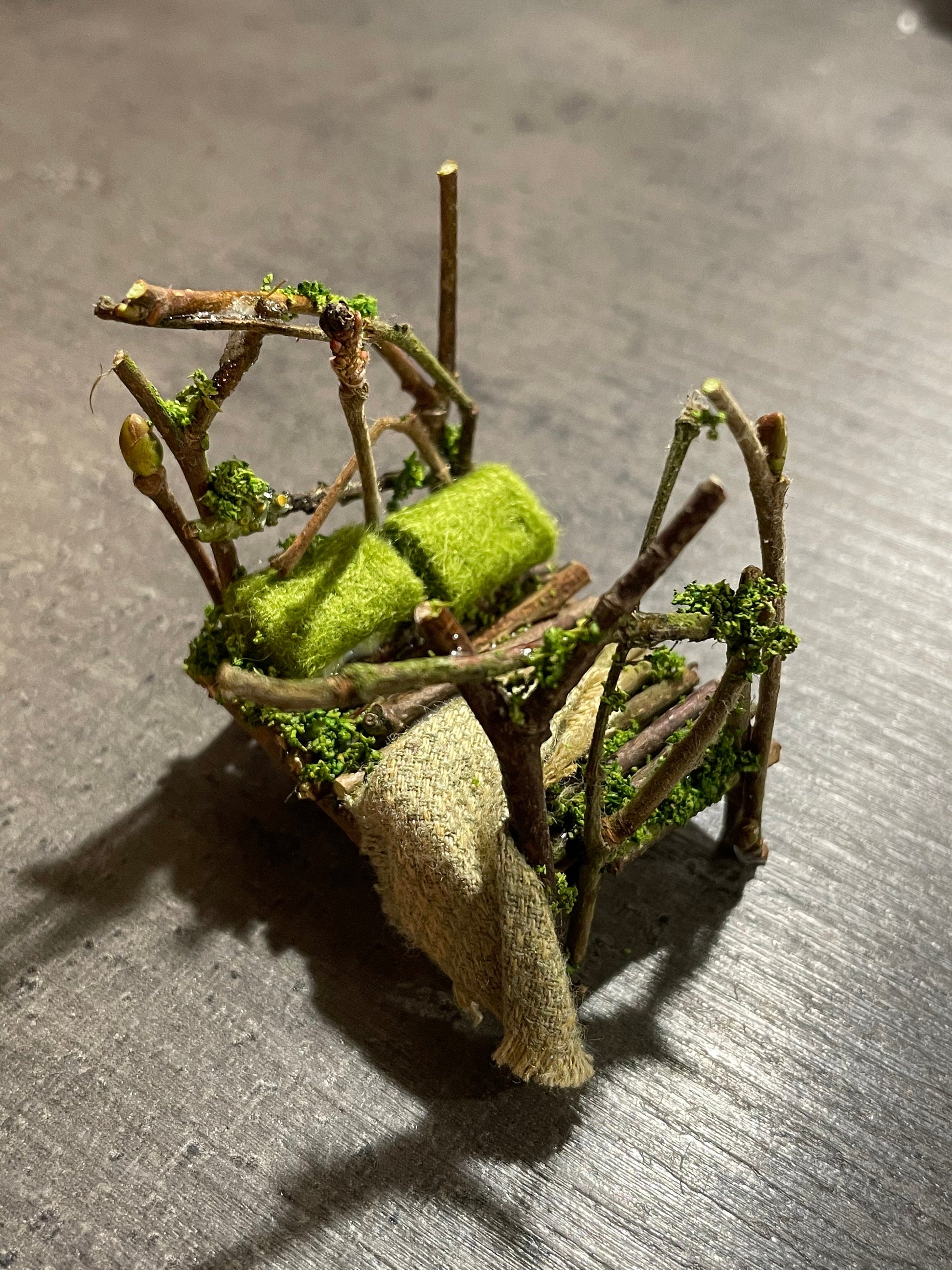 Dolls House Miniatures ( 1/48th - 1:48 - 1/4" - Quarter Inch Scale )  - Double Bed - Woodland