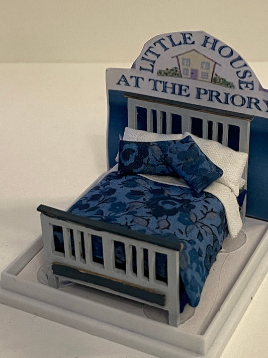 Dolls House Miniatures ( 1/48th - 1:48 - 1/4" - Quarter Inch Scale )  - Double Bed - Lucy