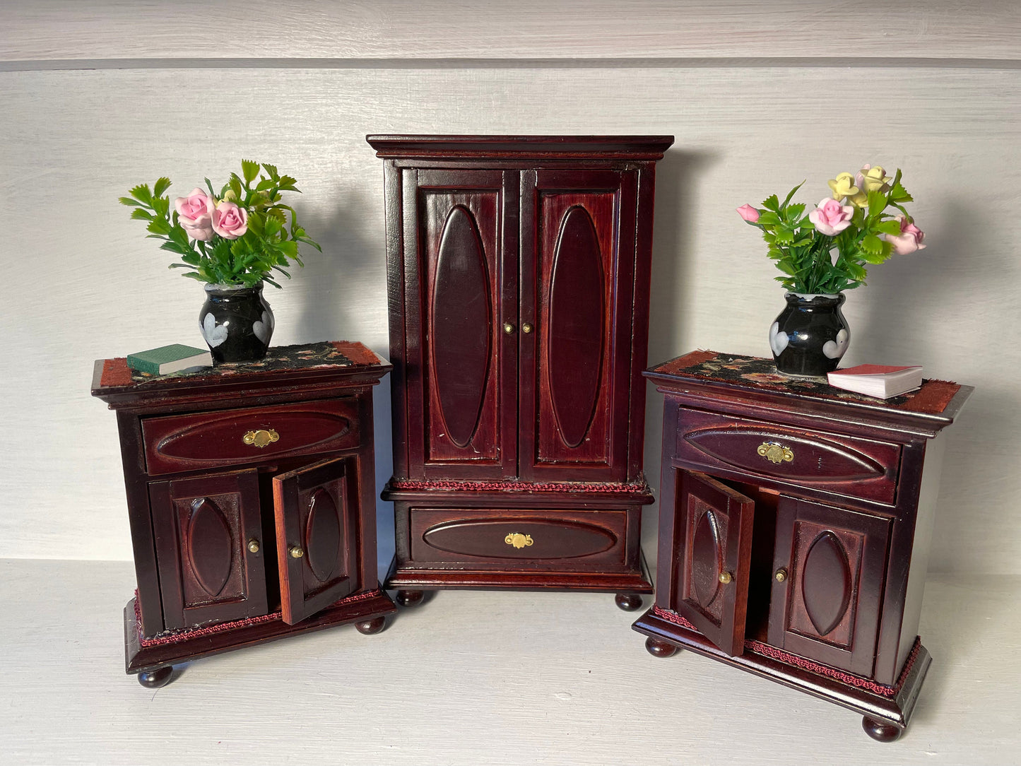 Dolls House Miniatures - 1/12th Bedroom Furniture