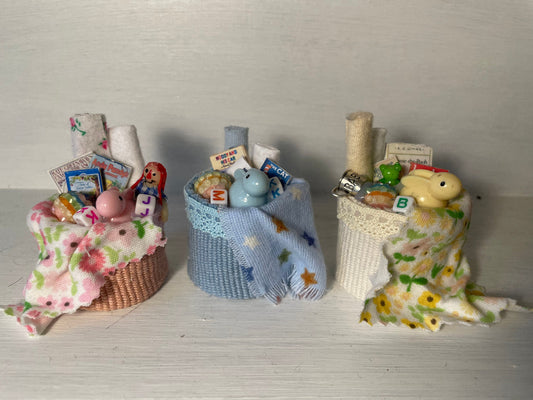 DOLLS HOUSE MINIATURES - Nursery Basket x 1